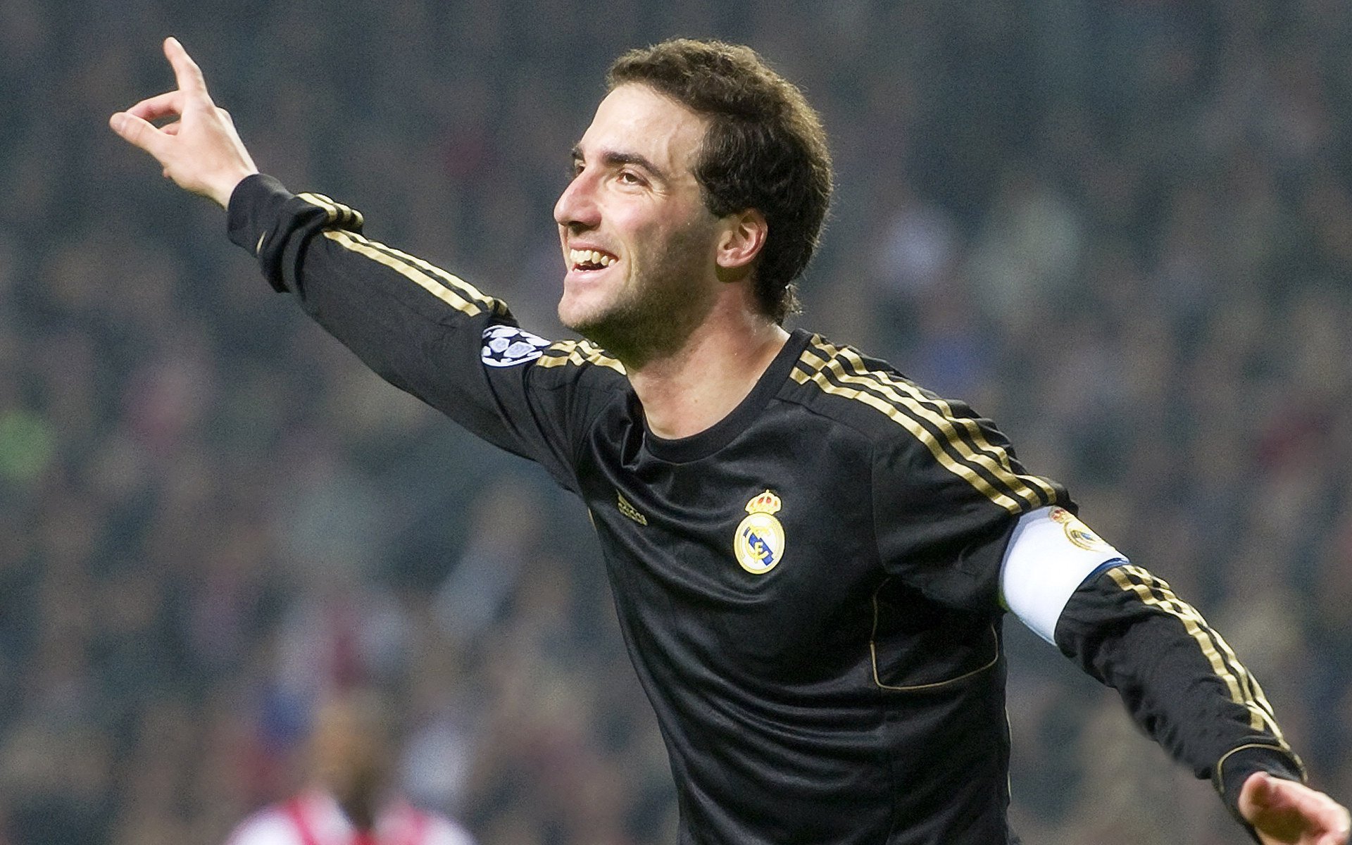 葡萄牙骑手吉尔贝托·费利佩在2024年全国工作马术锦标赛中获得大师组银牌，表现出色。